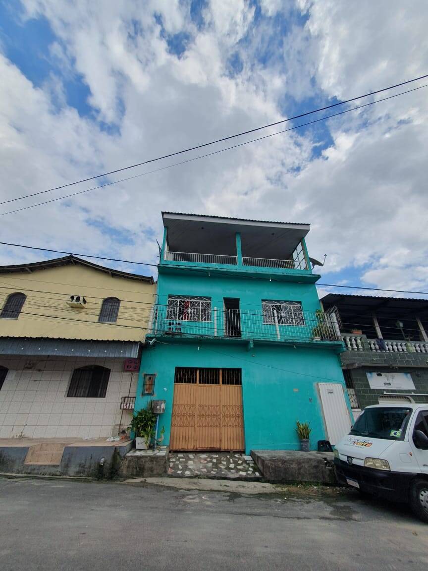 Casa à venda com 3 quartos, 200m² - Foto 2