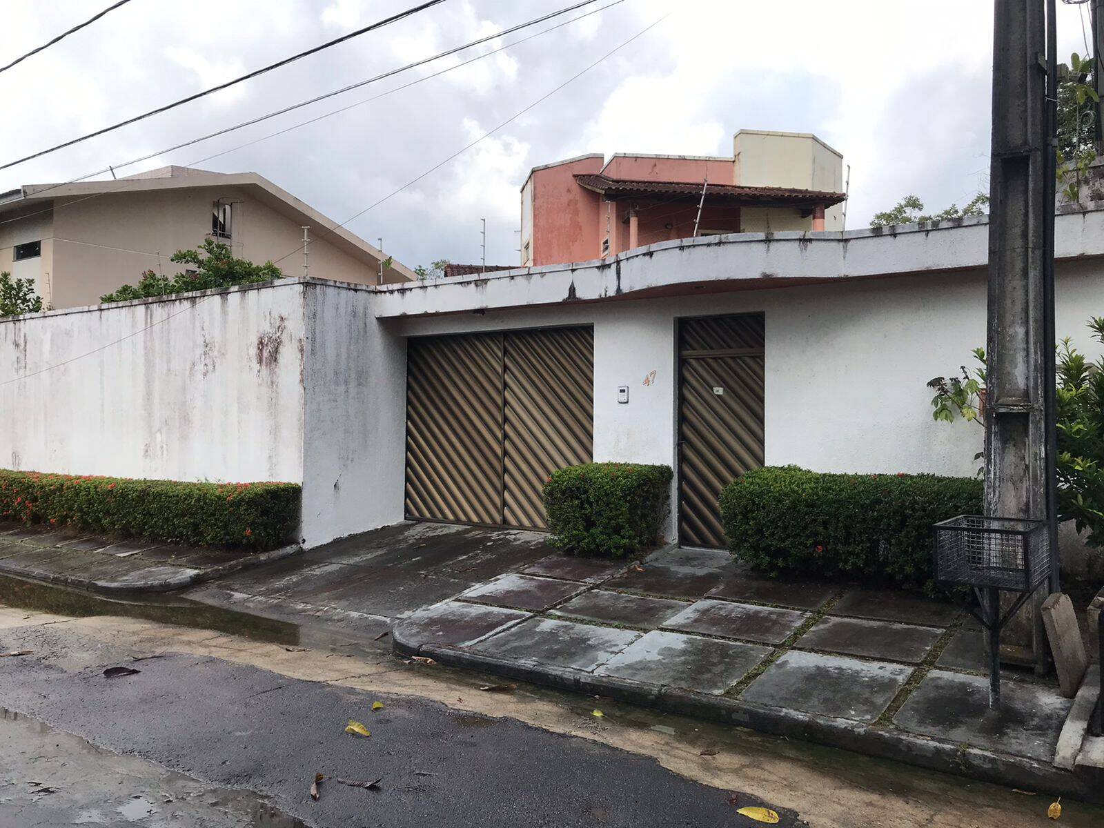 Casa à venda com 3 quartos, 600m² - Foto 1